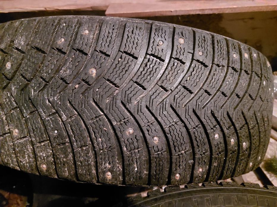 Продам зимнию резину Мишлее