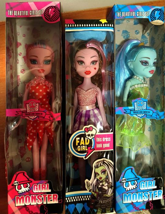 Продавам играчки за момиче