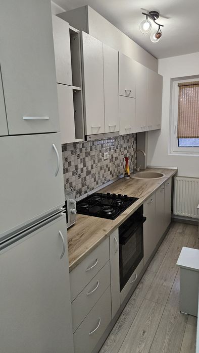 Închiriez apartament
