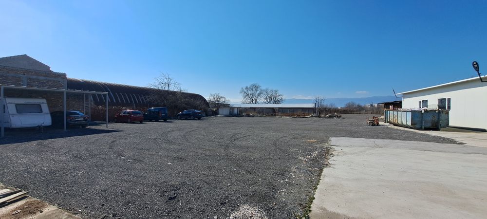 Отдавам индустриална база с навес и площадка