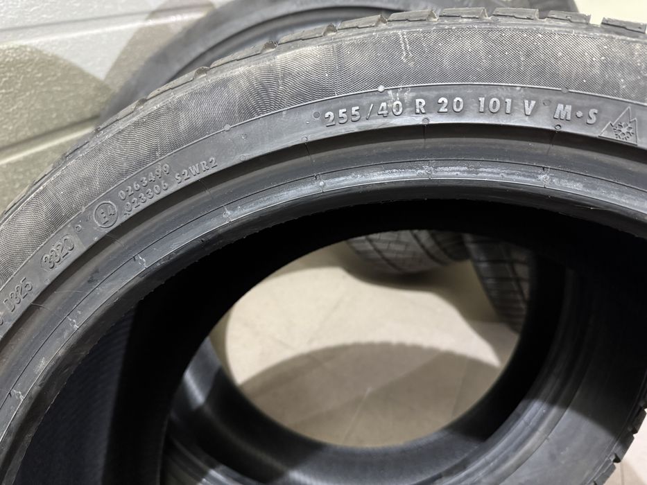 Continental 255 40 R20 iarna