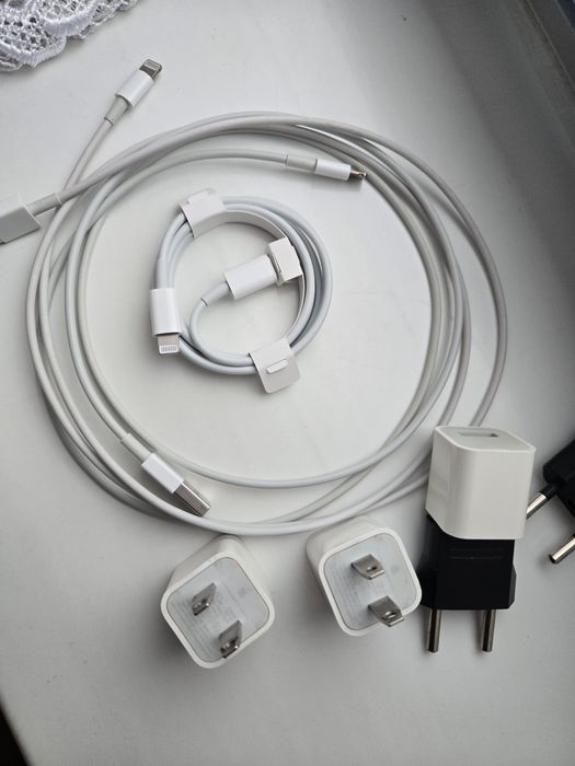 Продам зарядку оригинал для IPhone новая и б/у