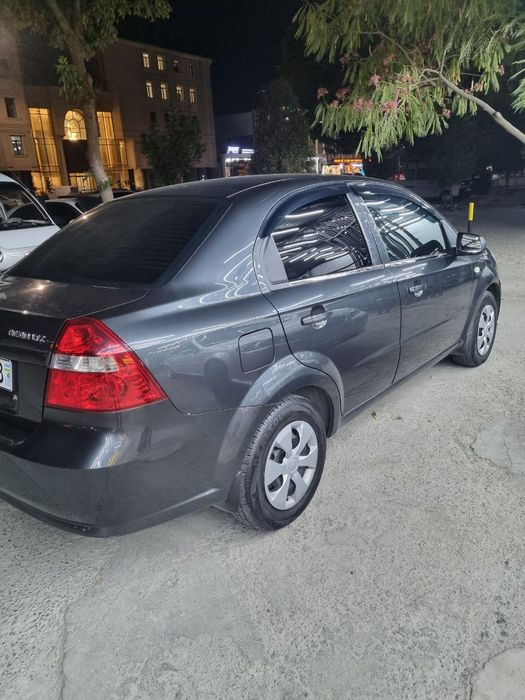 Moshina sotiladi Neksiya 3 aftomat