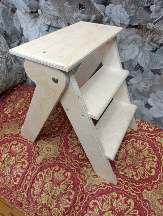 Стремянка .Складывается.Дерево