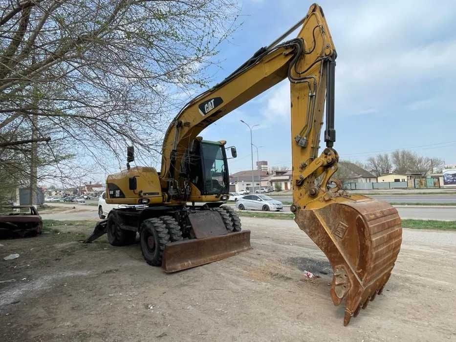 Экскаватор Caterpillar