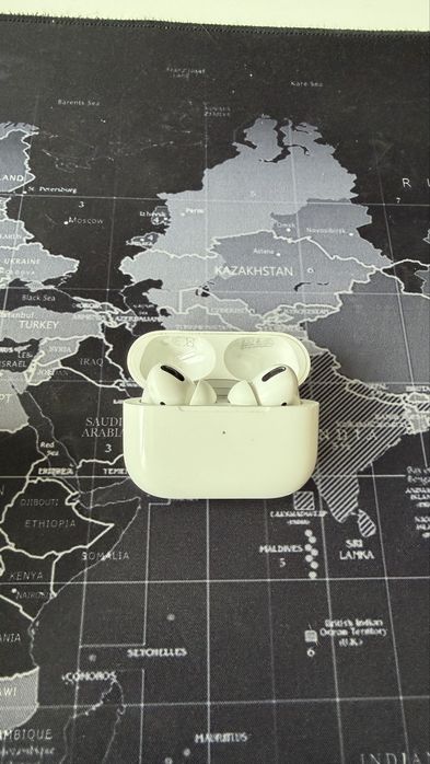 Apple Airpods Pro gen 1 cu cutie