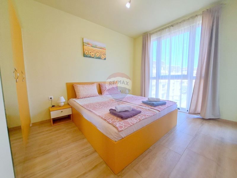 Дава се под наем Едностаен апартамент в к.к. Св.Св. Константин и Елена - 46 кв.м за 459 € - Снимка #1