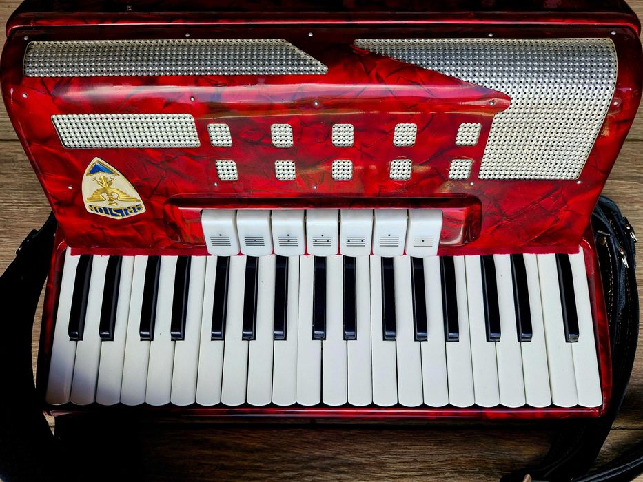 Acordeon italian cu 80 basi