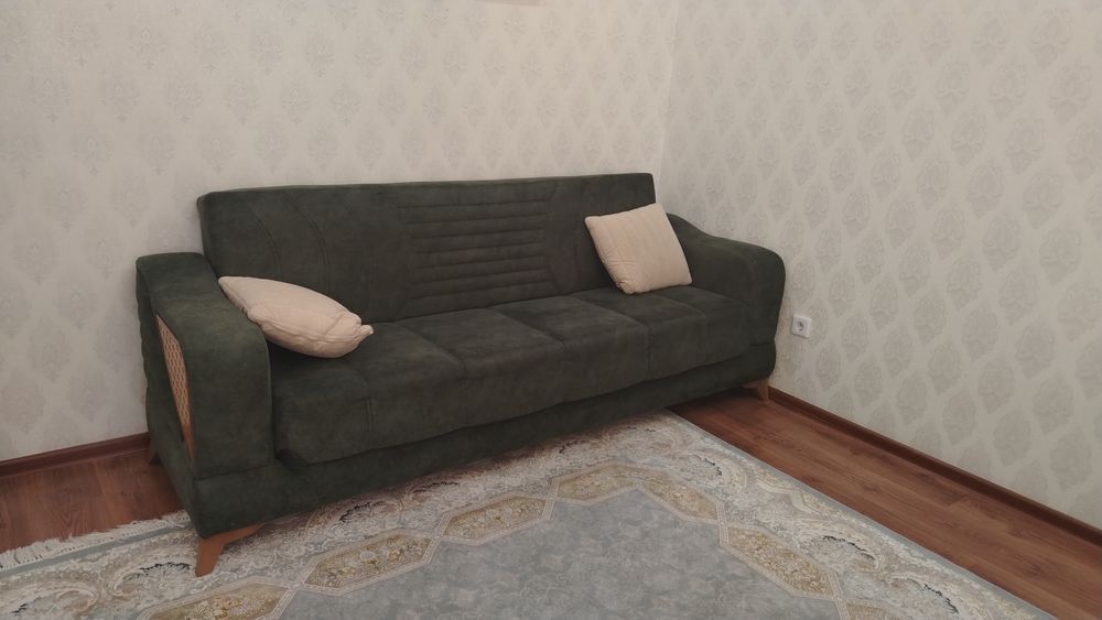 Диван, стол стулья