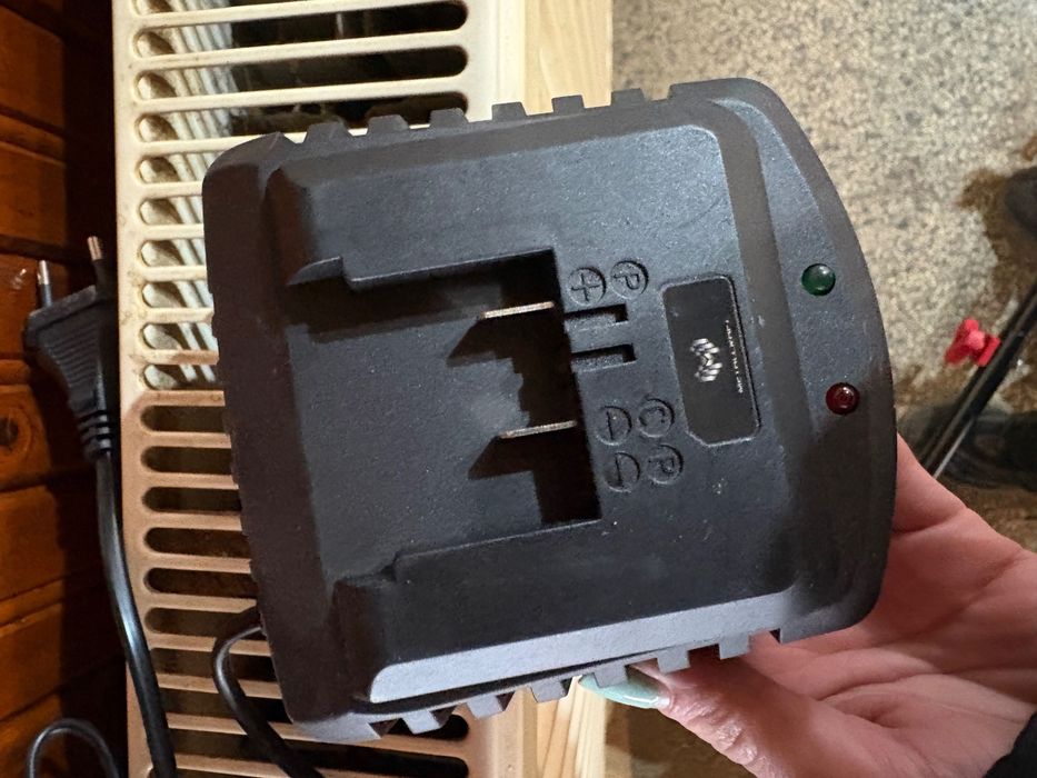 Акумулаторна електрическа лопата за сняг 18V – с батерия и зарядно