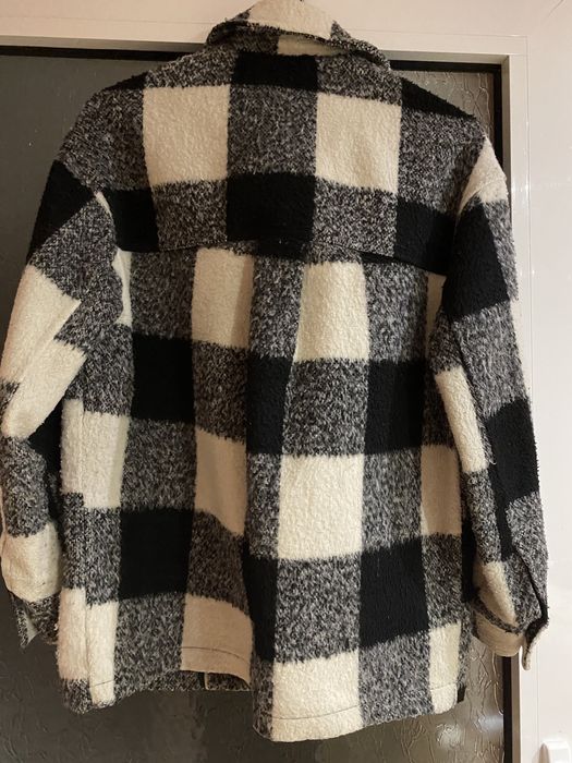 Зимно яке тип риза Bershka, размер XS, но е широко и става за  S/M