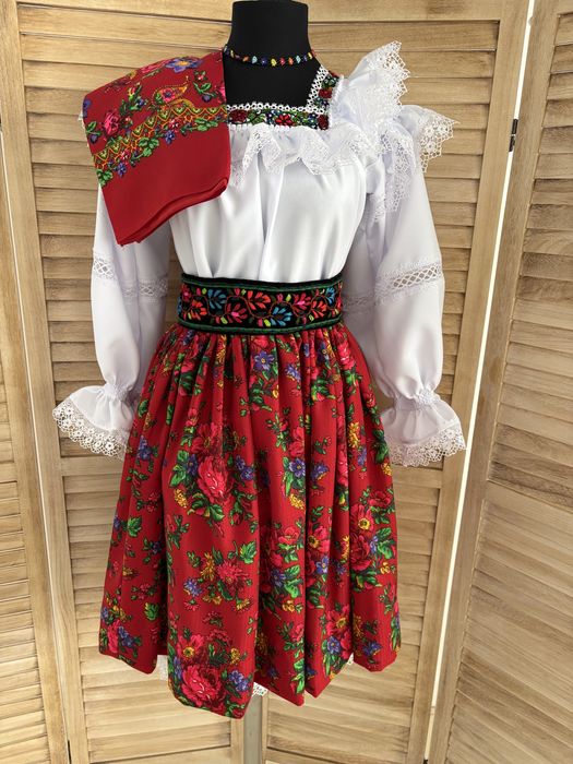 Costum popular pentru doamne de Maramureș