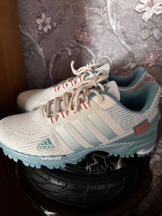 Продам новые кроссовки