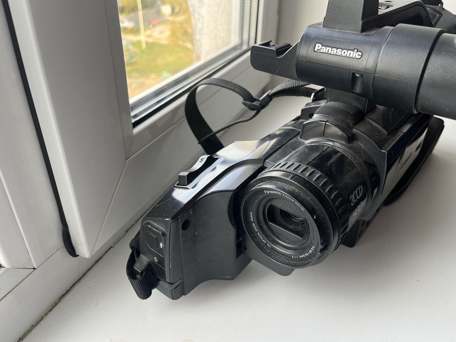 Продам видео камеру