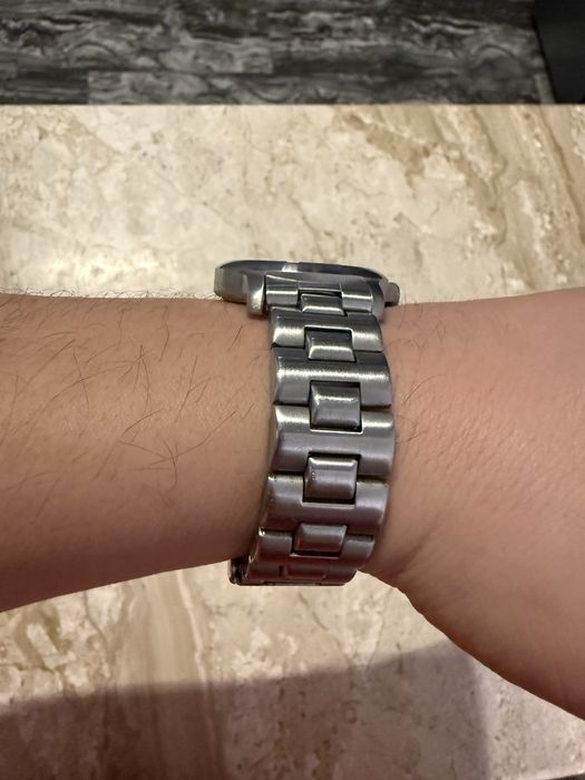 Часовник ESPRIT с уникален дизайн
