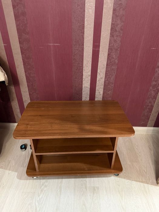 Тумбочка столик