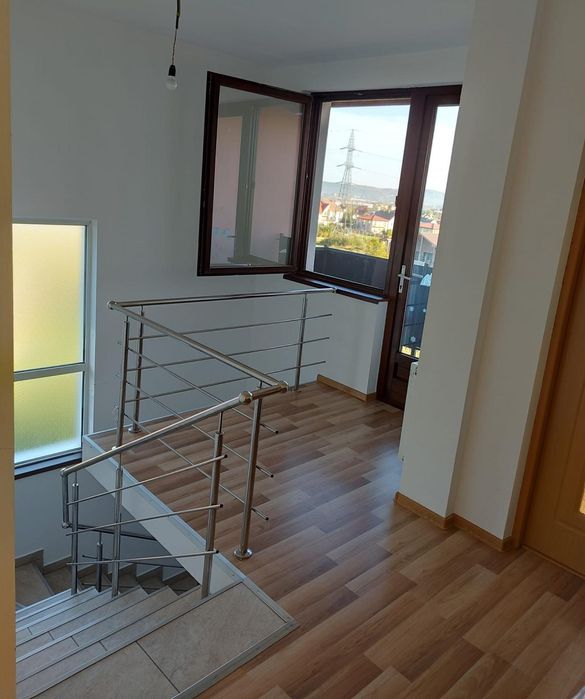 Vând casă ideală pentru 2 familii cu 2 întrări  Sanmartin  Oradea