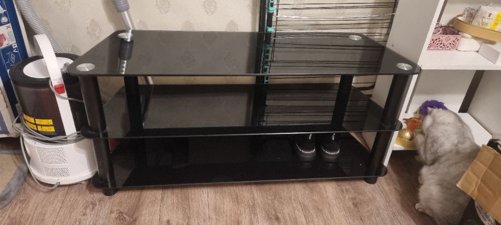 Продаю стеклянную тонированные  тумбу под телевизорр