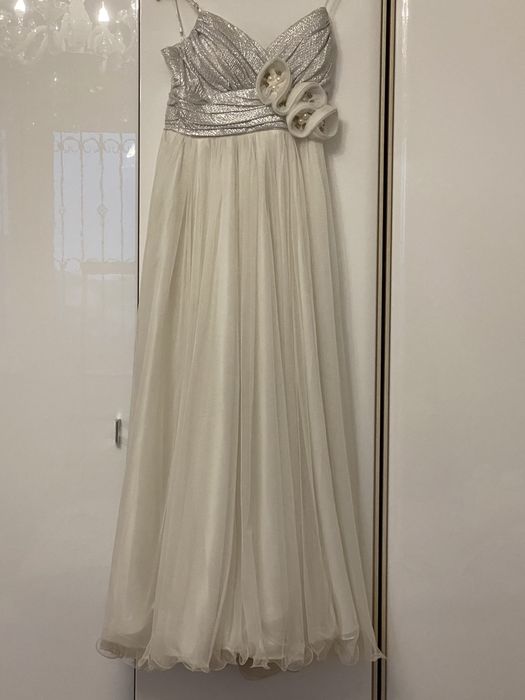 Платья вечерние