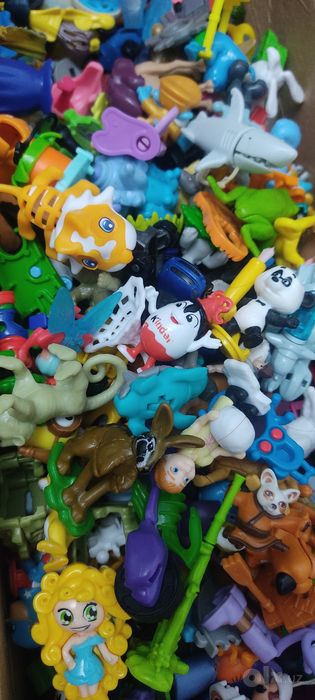 Игрушки Киндер сюрприз, разные от 3000 до 5000