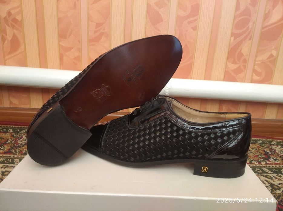 Туфли лакированные новый размер 42