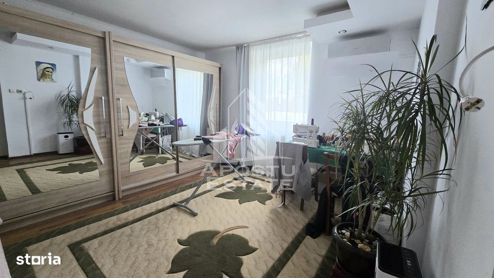Apartament de vanzare cu 2 camere, centrala proprie, zona Ronat