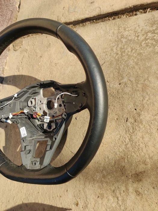 Volan piele cu padele Vw Golf 8 Seat Leon 3 5F Seat Toledo 3 Seat Ibiza 2012 2020 Cod 5F0419091L