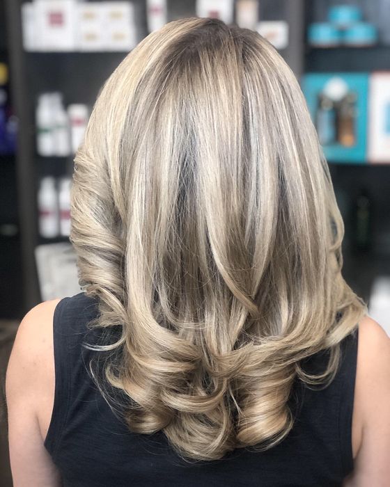 Парикмахер — сложные женские стрижки, окрашивание, химическая завивка