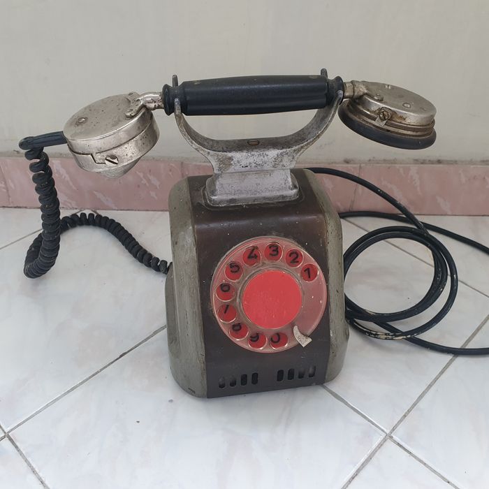 Стар Ретро телефон от Социализма