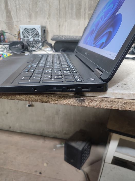 DELL latitude E 5570g