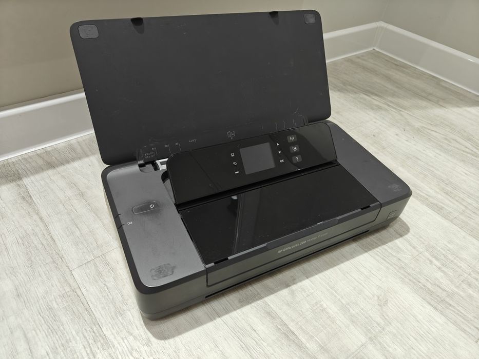 принтер цветной HP OfficeJet 200 Mobile Printer