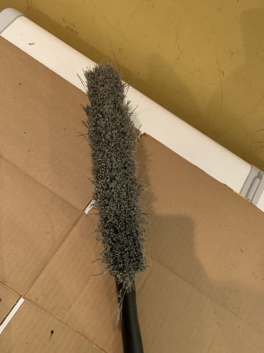 Щетка для чистки снега с автомобиля