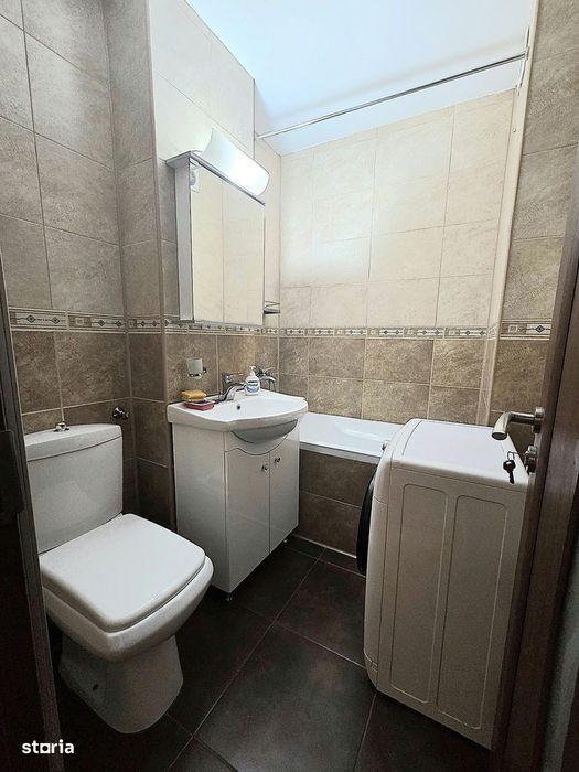 Inchiriez apartament 4 camere decomandat etajul 2 zona Piata Garii
