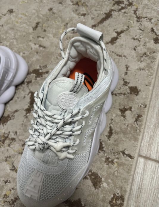 Versace chain reaction