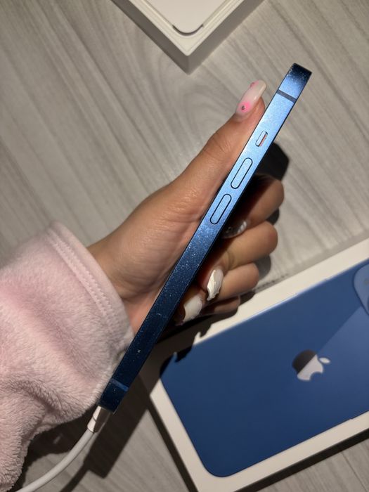 Продавам iphone 13