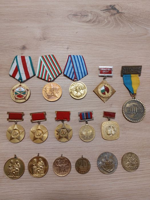 Стари медали / медальони от комунизма.