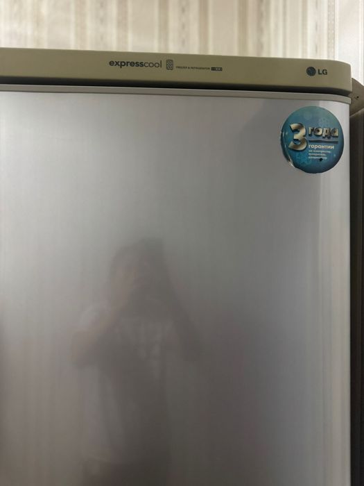 Срочно!Продам холодильник LG