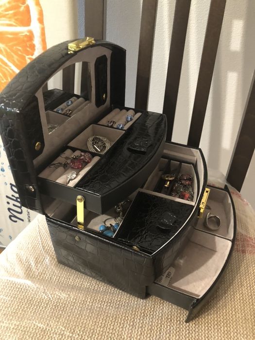 Продам чемоданчик для хранения украшений