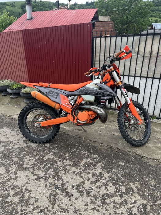 Vand Ktm exc 300 2t 2022 si Ktm exc 300 2t 2017