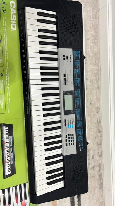 Синтезатор Casio LK-136