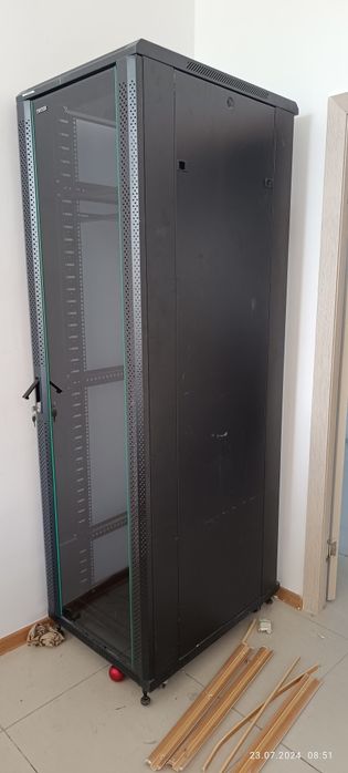 Продам серверные шкафы