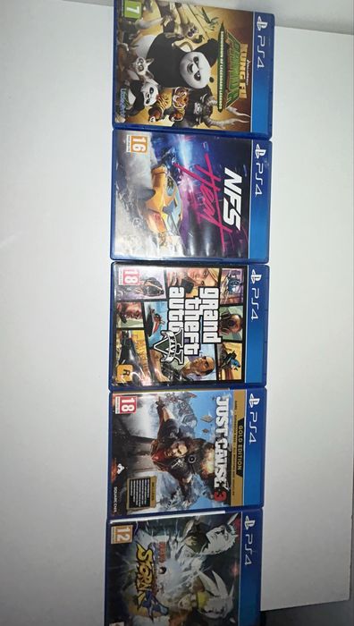 Vând  jocuri playstation 4