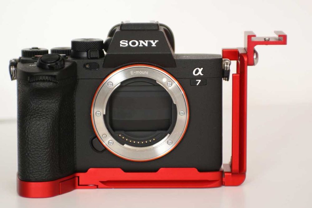 Продавам L шина за Сони А1, А7IIIS и А7 4+ стойка за закачане