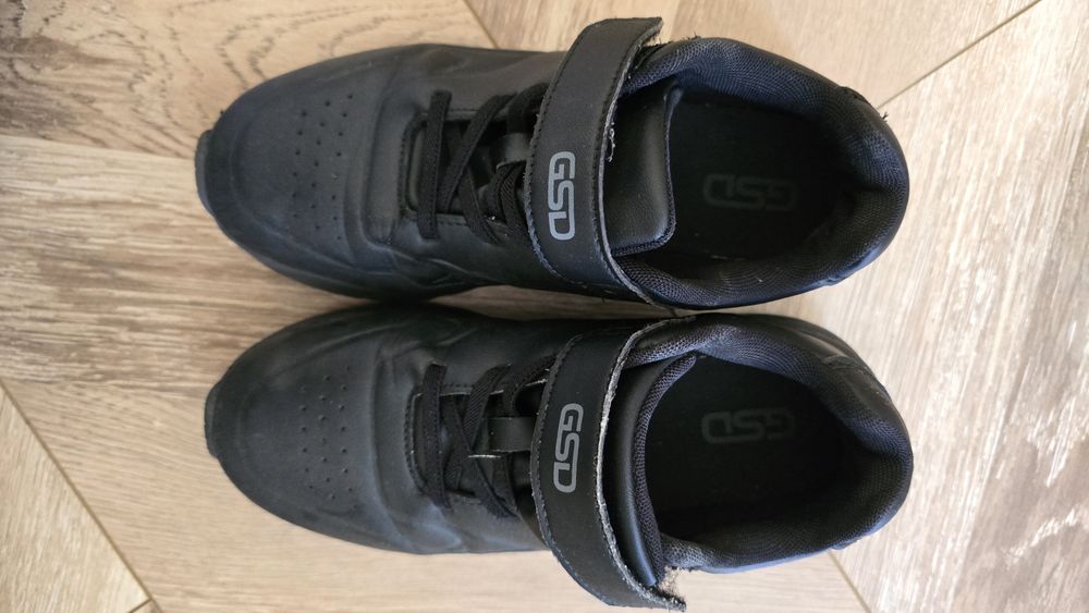 Кроссовки легкие детские