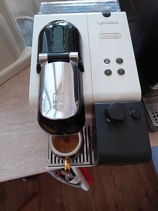 Aparat de cafea nespresso delonghi