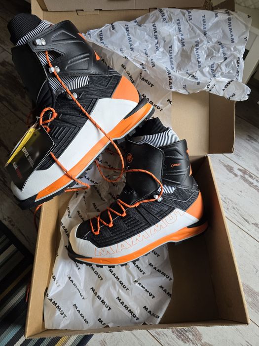 Нови туристически обувки Mammut Nordwand knit high GTX