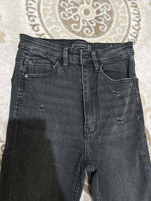 Дънки на Stradivarius и Н&М