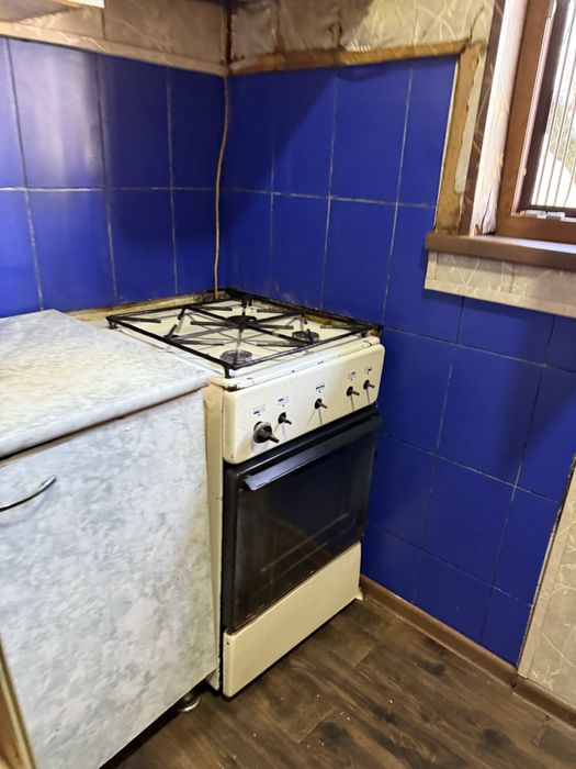 Продается Б/У газплита 250.000 цена договорная