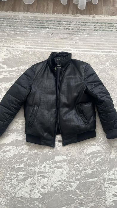 Продам  куртку новую