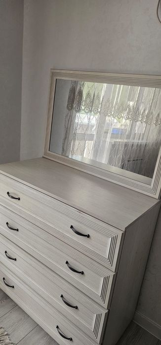 Комод с зеркалом